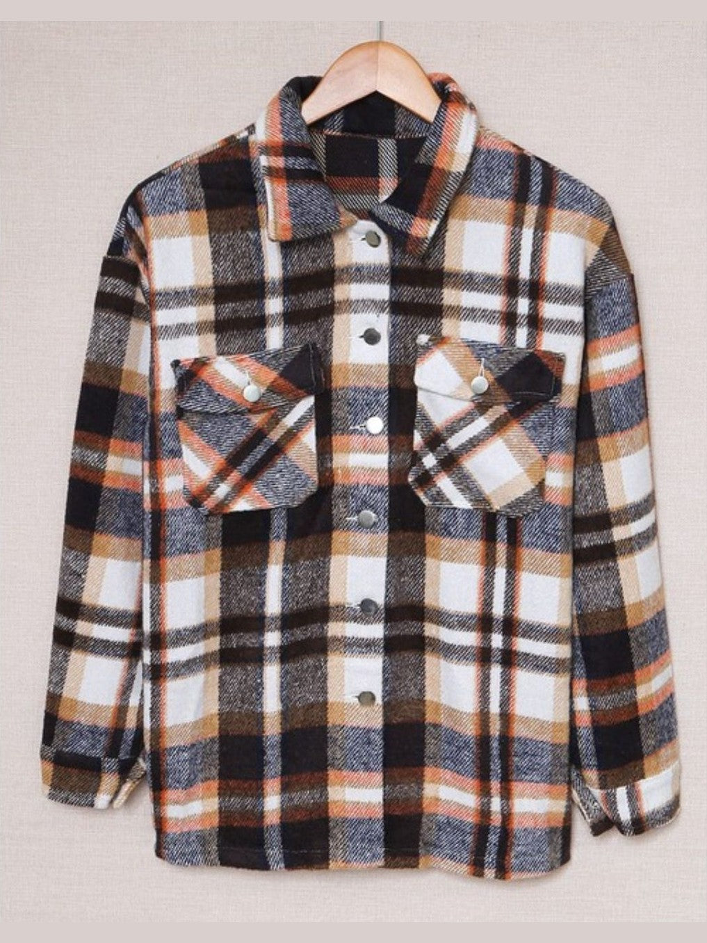 Camisa con bolsillos y estampado de cuadros geométricos