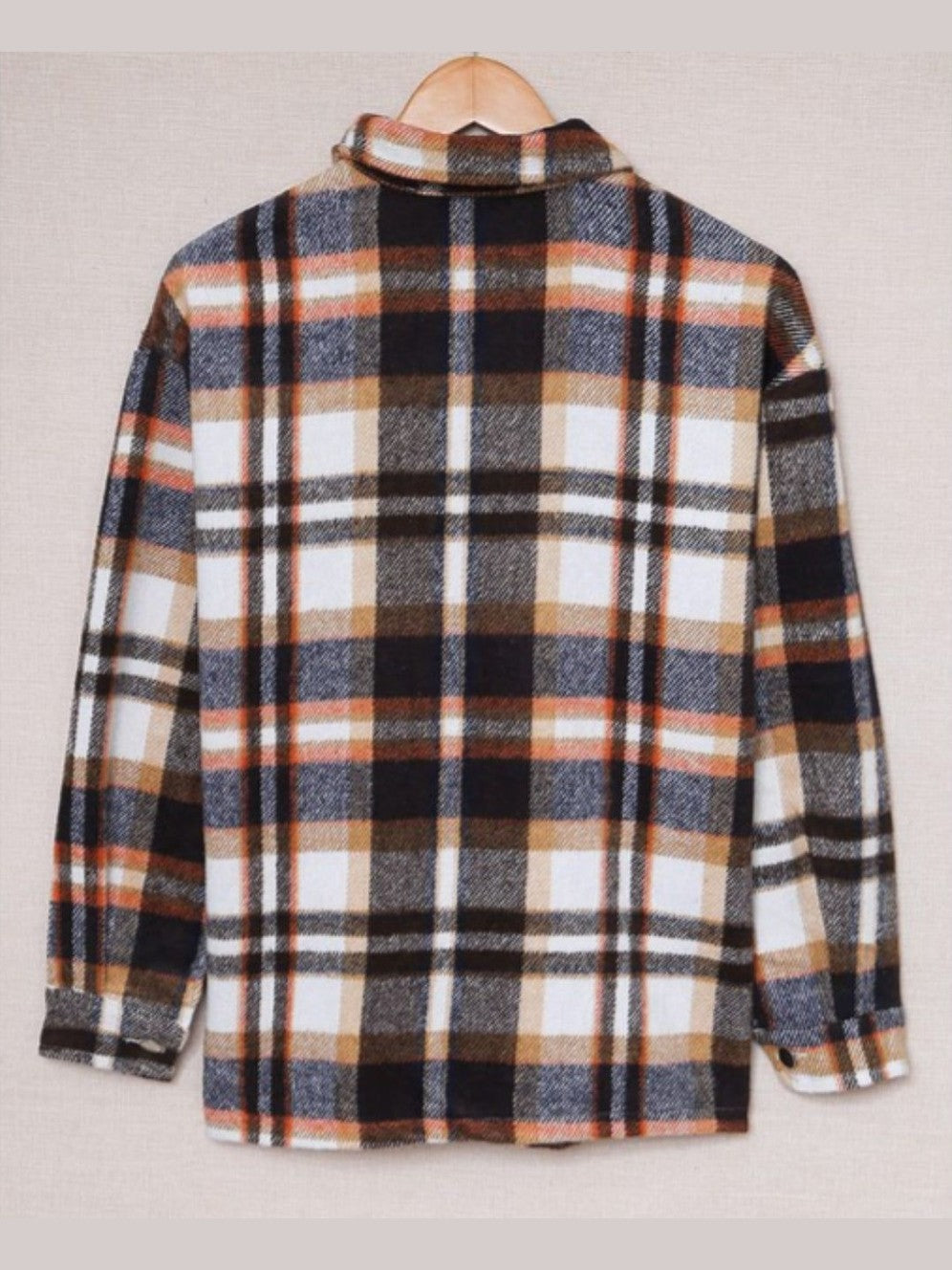 Camisa con bolsillos y estampado de cuadros geométricos
