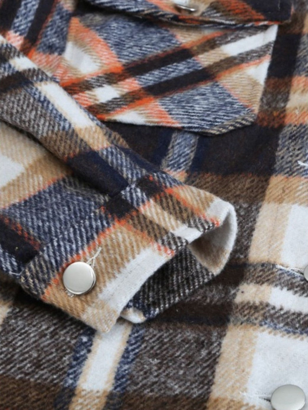 Camisa con bolsillos y estampado de cuadros geométricos