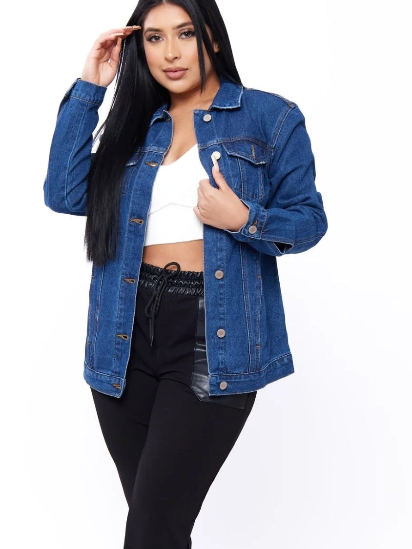 Chaqueta vaquera boyfriend fit azul oscuro con bolsillos