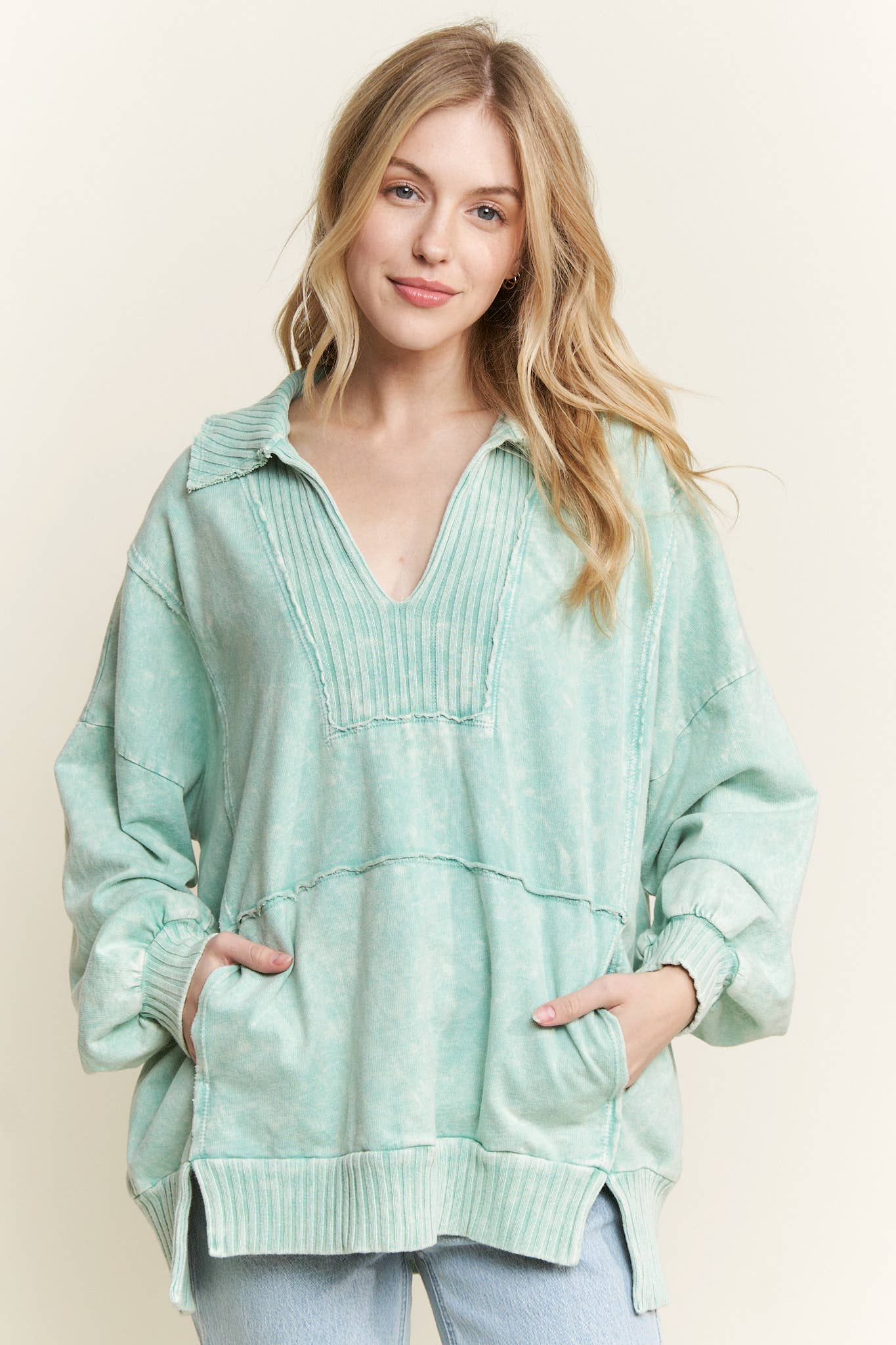 Mineral Wash Widecollar Vneck kangaroo sweatshirt(3 colors)