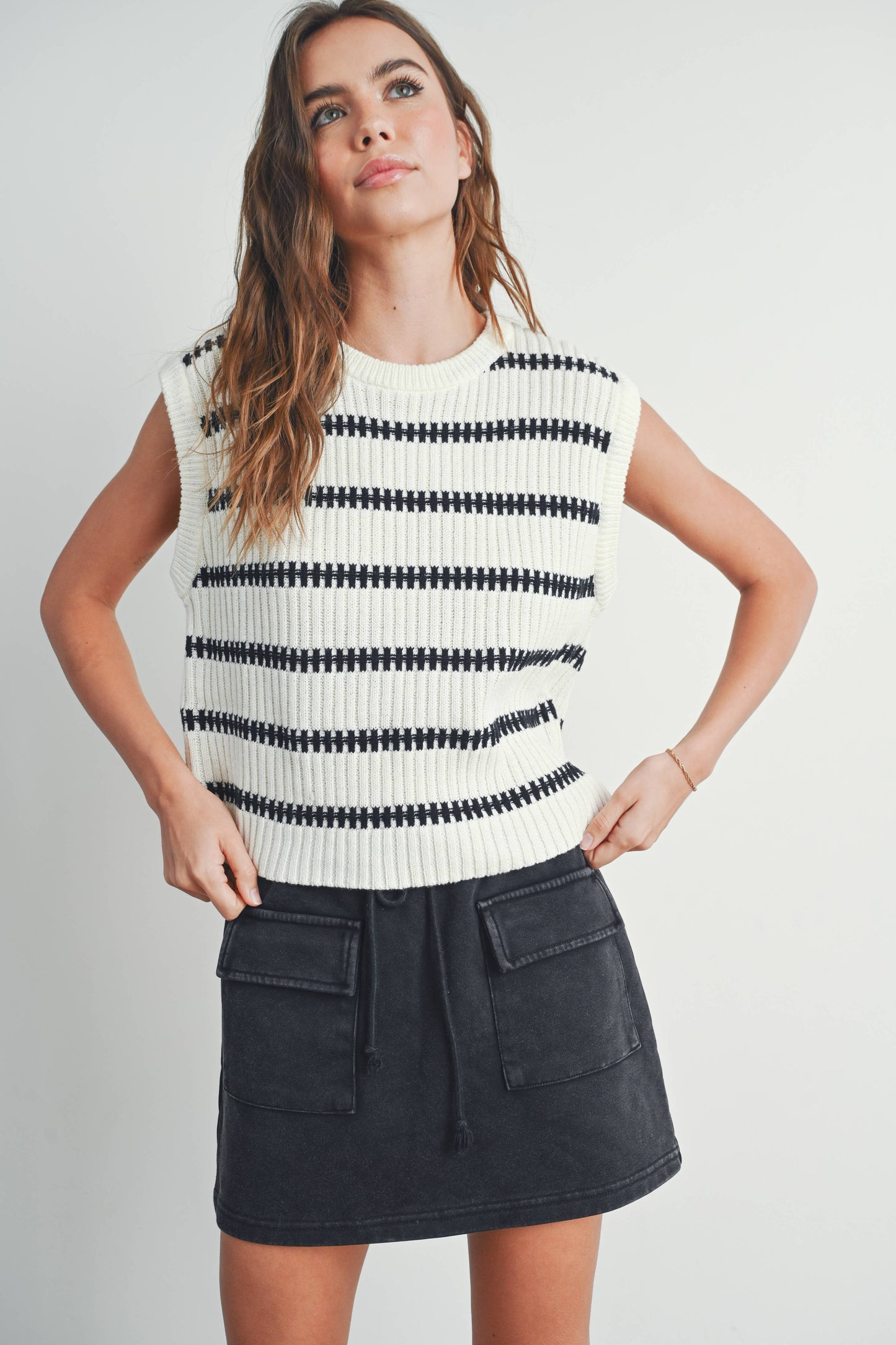 CREW NECK STRIPED KNIT TANK TOP: IVORY / BLACK