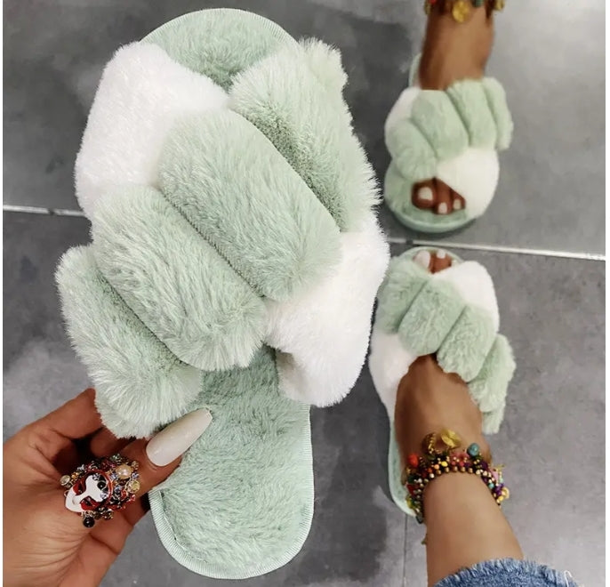 POM POM FLUFFY HOME SLIPPERS