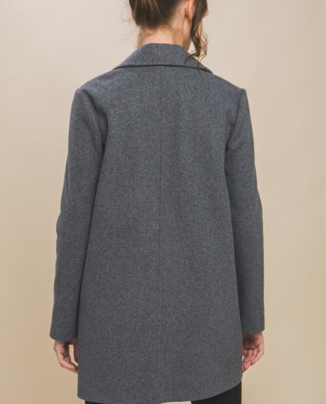 Manteau gris en polaire à simple boutonnage